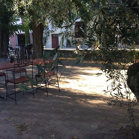 Mas Moineau Bed & Breakfast Mezoargues Luaran gambar