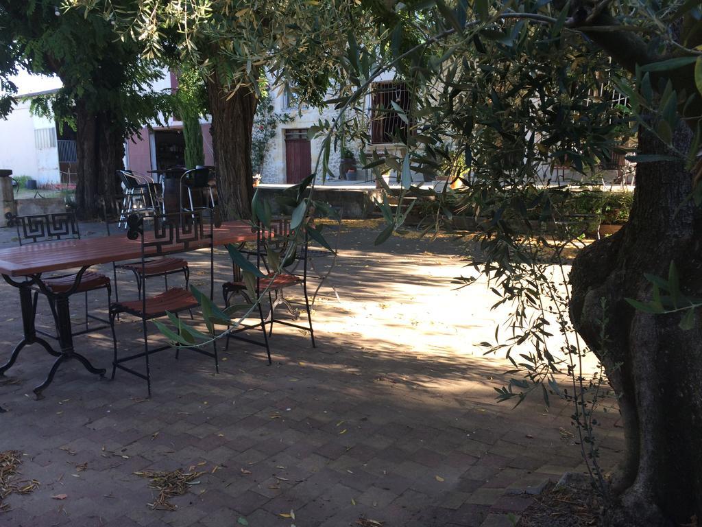 Mas Moineau Bed & Breakfast Mezoargues Luaran gambar