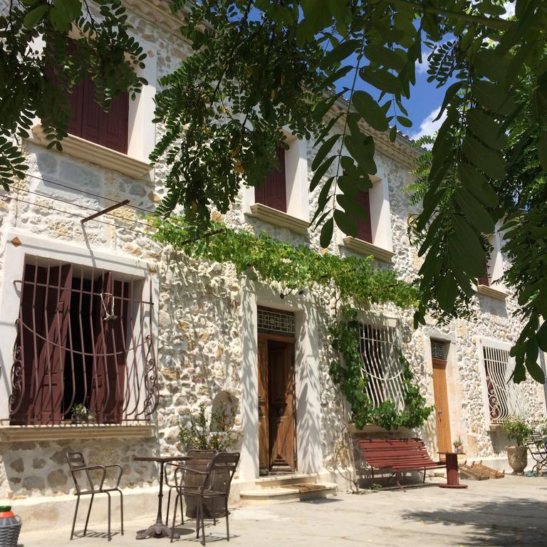 Mas Moineau Bed & Breakfast Mezoargues Luaran gambar
